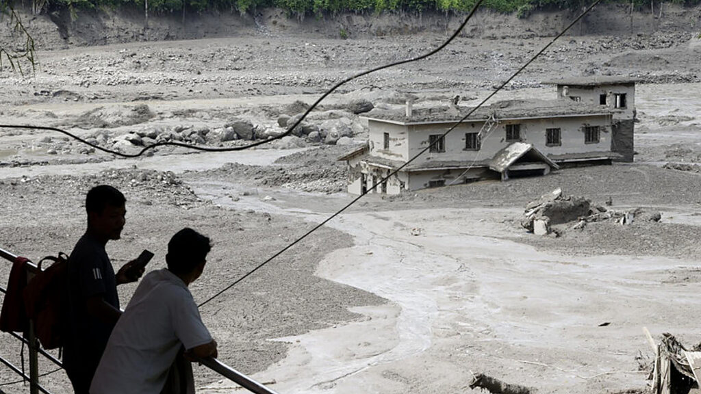 NEPAL DEVASTADO: EL DESASTRE DEJA CIENTOS DE VÍCTIMAS