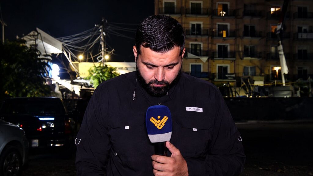 ¡ATAQUE ISRAELÍ EN PLENA TRANSMISIÓN! REPORTERO Y CAMARÓGRAFO RESULTAN HERIDOS EN LÍBANO
